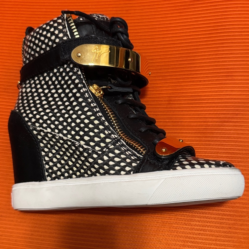 Giuseppe Zanotti Black and Gold High-Top Women's Sneaker RARE - Picture 2 of 5